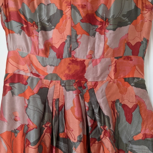 BANANA REPUBLIC Beautiful 100% Silk Dress - Picture 5 of 14